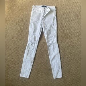 Hollister- white jeans “high rise super skulking classic stretch” size 3R